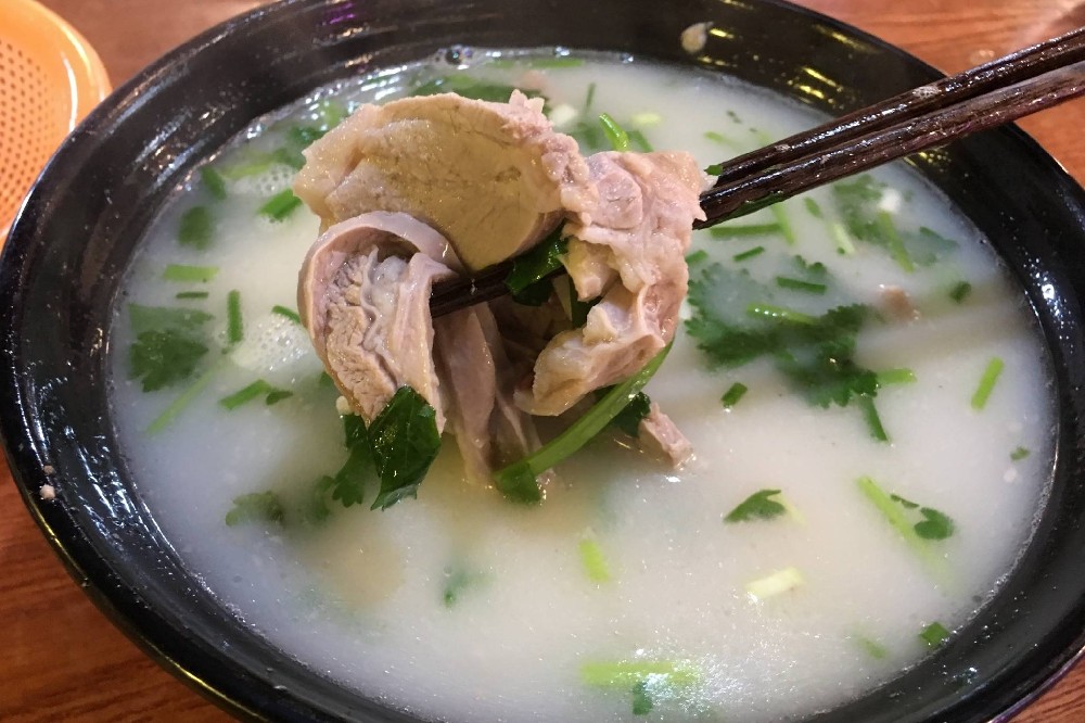 羊湯培訓(xùn)哪里正宗？學(xué)好這碗熱氣騰騰的生意，關(guān)鍵在于這一點(diǎn)！