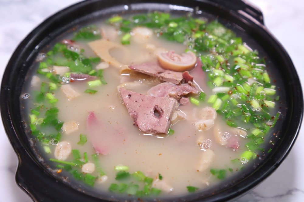 開個(gè)羊雜湯一年賺多少？深度分析小本餐飲里的“熱氣生意”，原來真有門道！