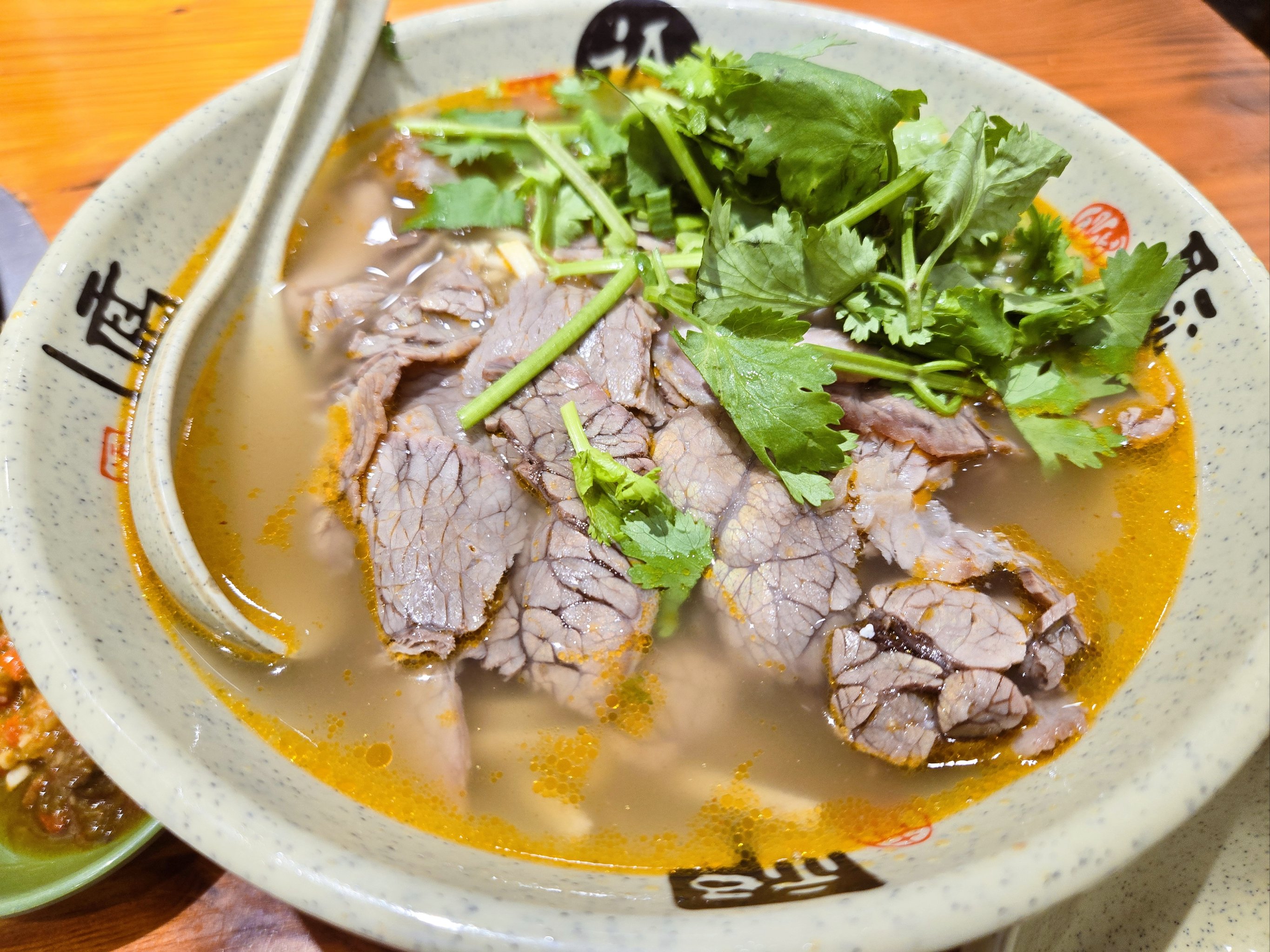 牛肉粉的湯做法及配方揭秘？香濃湯底怎么熬，味道才夠地道！