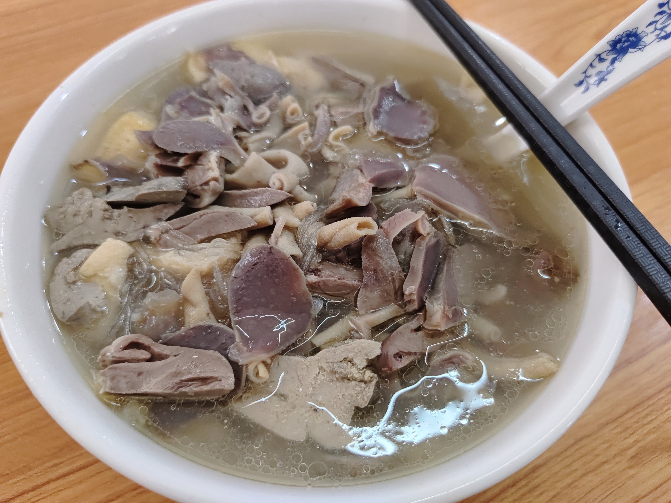 鴨血粉絲湯的地道做法原來有門道？香濃鮮滑的秘訣都藏在這一碗湯里！