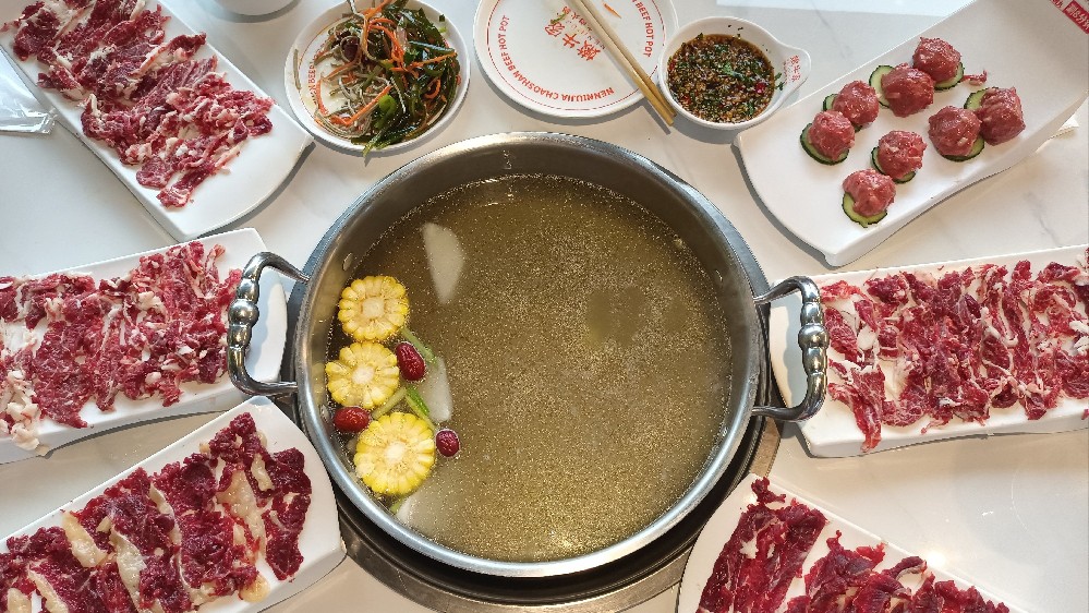 潮汕牛肉火鍋有什么不同？手切鮮牛現(xiàn)涮現(xiàn)吃，這門(mén)手藝真不是隨便能學(xué)！