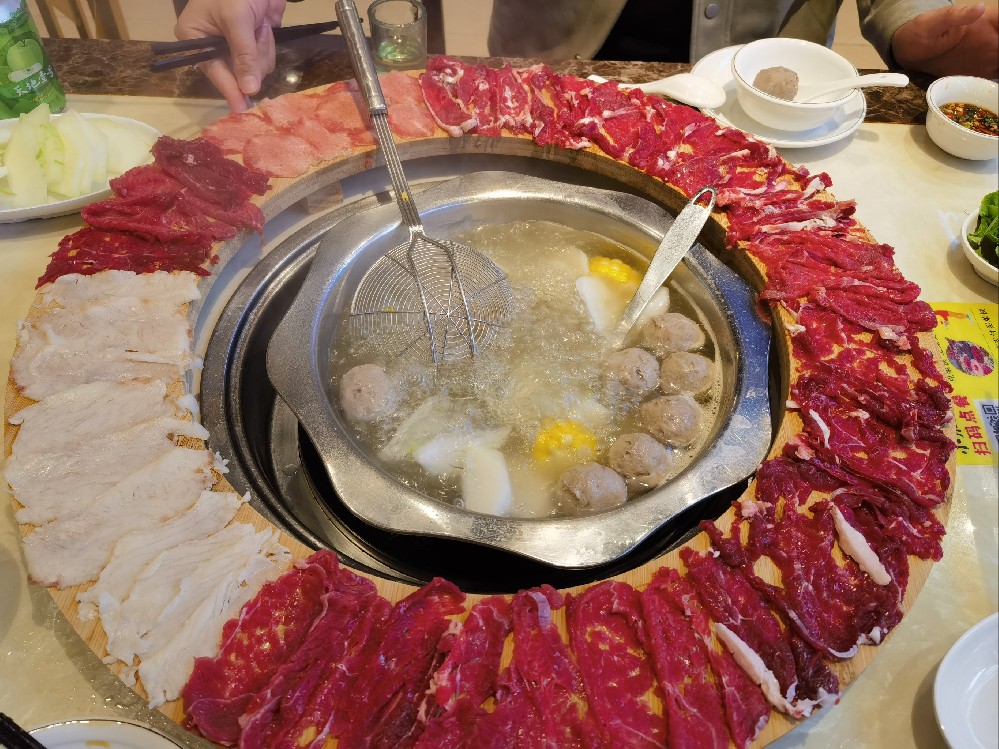 潮汕牛肉火鍋有什么不同？手切鮮牛現(xiàn)涮現(xiàn)吃，這門(mén)手藝真不是隨便能學(xué)！