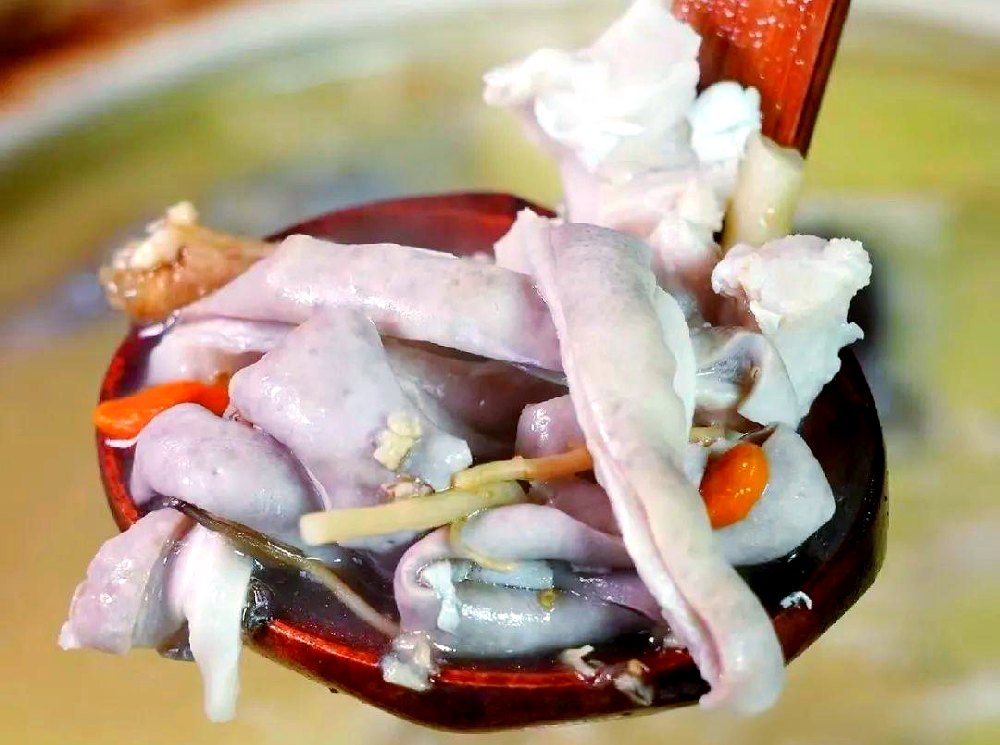 豬肚雞的做法你真會(huì)嗎？湯濃肉嫩有秘訣，掌握細(xì)節(jié)才能開好店！