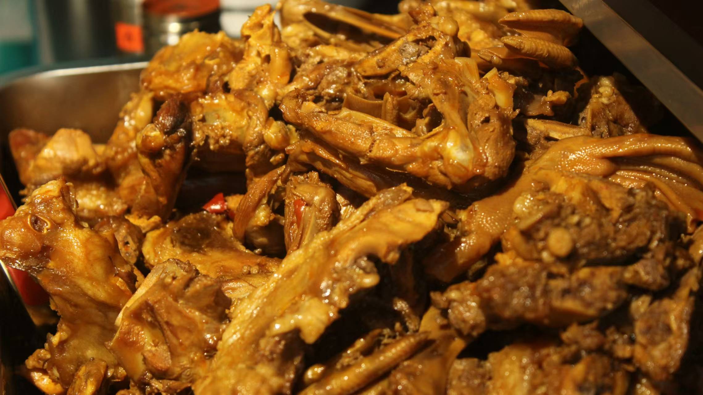 小型鹵菜店投入預(yù)算要多少？看清這些細(xì)節(jié)，才能讓第一桶金穩(wěn)穩(wěn)落袋！