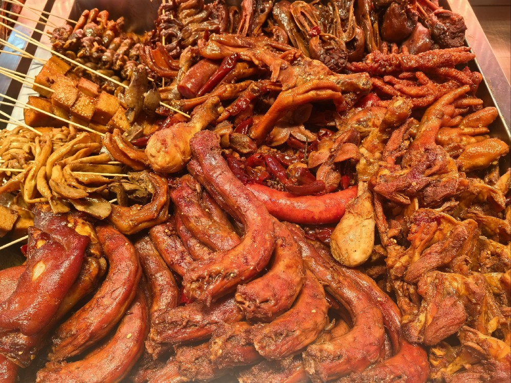 鹵味攤適合擺在哪些地方？地段選得準(zhǔn)，攤位小也能天天排隊(duì)！